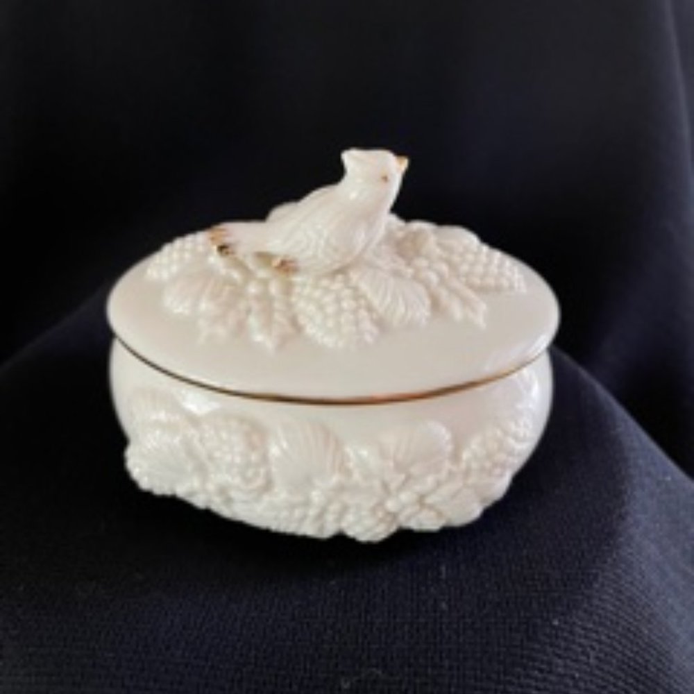 Lenox Pines & Bluebird Oval Covered Box